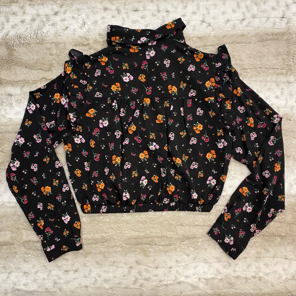 NWT💝BCBGENERATION Ruffle Shoulder Floral Print
Button-Up Top Size S - Picture 7 of 11